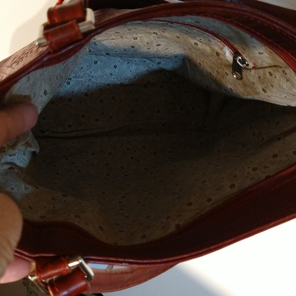 Red Leather Embossed Pattern Purse - Picture 7 of 9